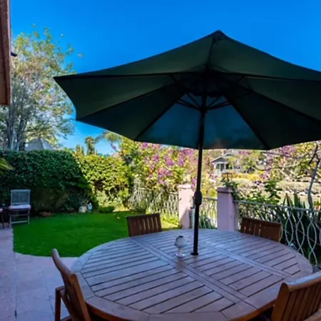 Villa 3 Bedrooms On Venice Beach Canal.
